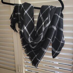 Black and White Triangle Tartan Scarf